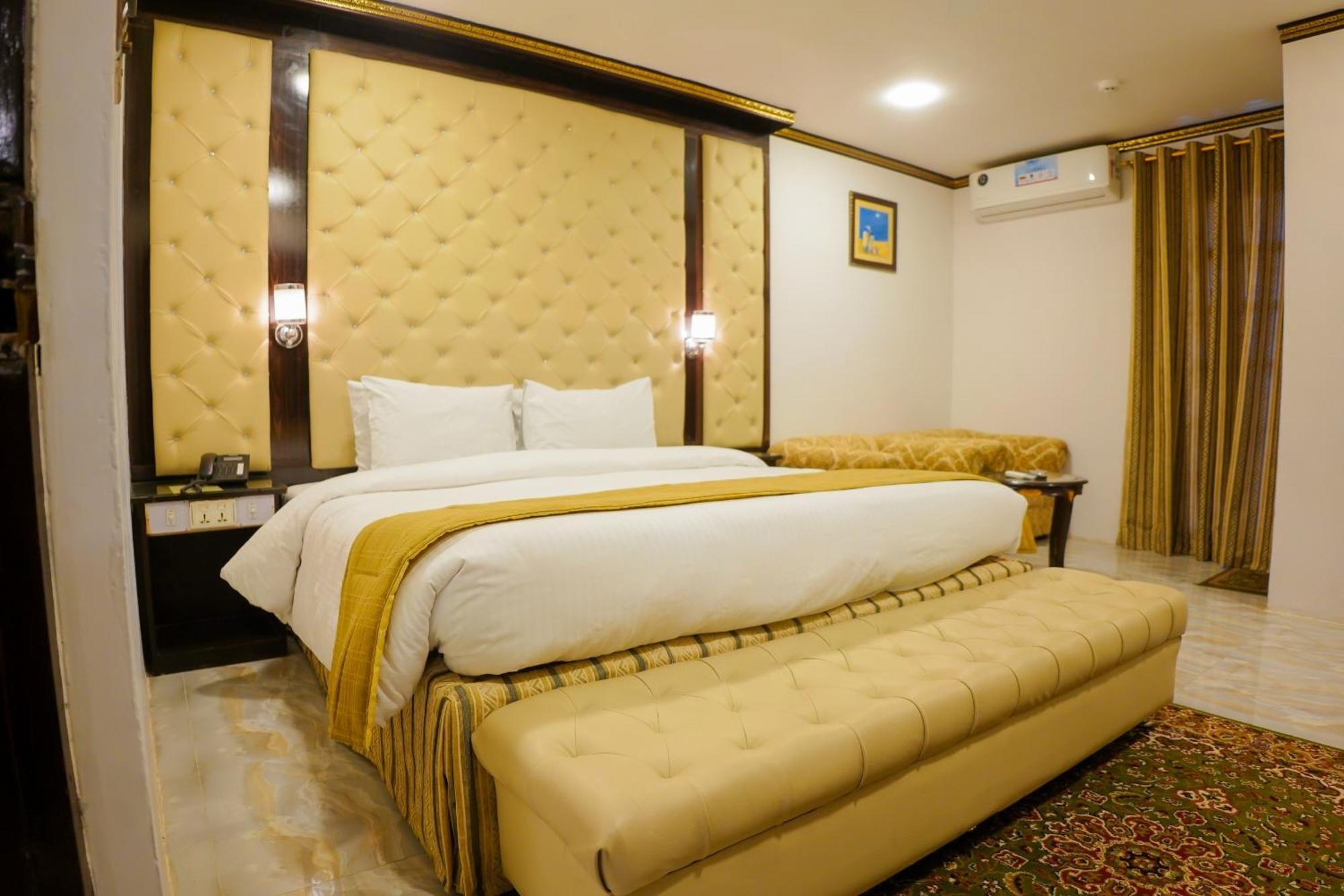 Indus Hotel Hyderabad Exterior foto