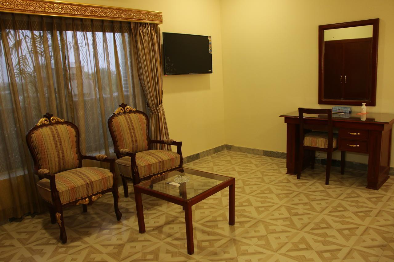 Indus Hotel Hyderabad Exterior foto