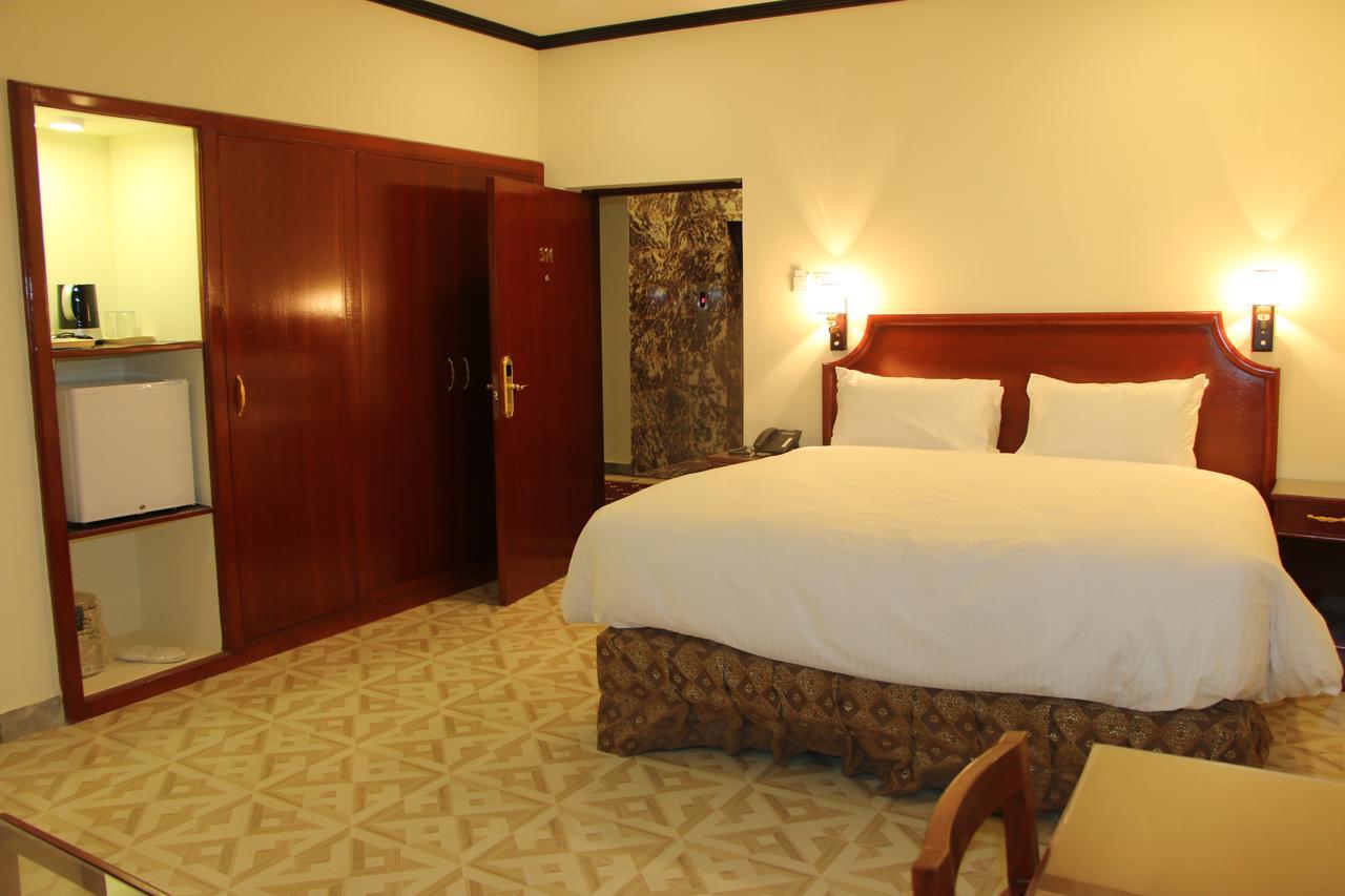 Indus Hotel Hyderabad Exterior foto